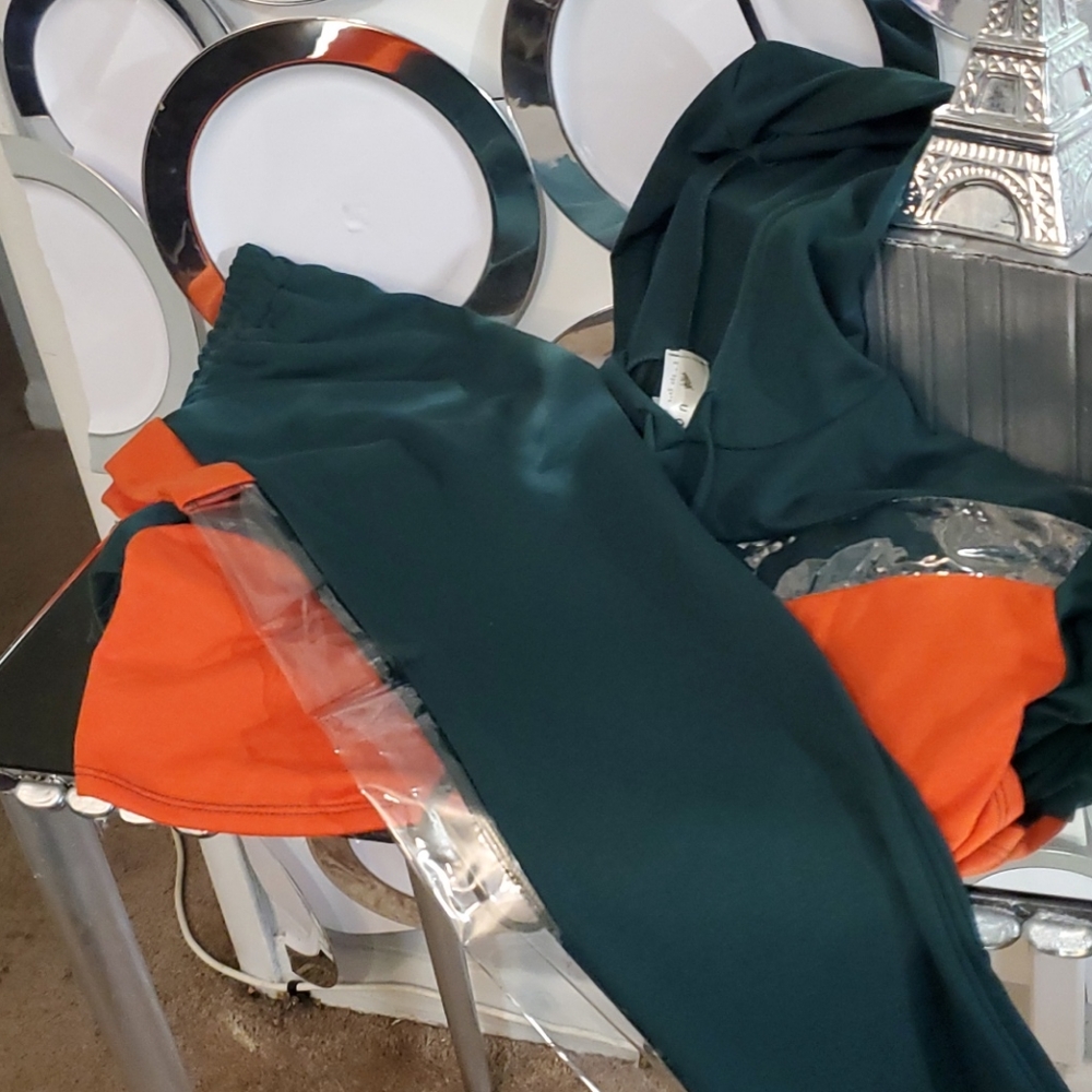 Clothes - Picture 2 of 4